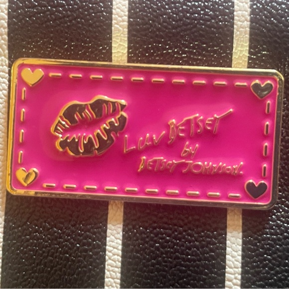 Betsey Johnson adorable black and white striped wallet. Apx 5 x 4” inches. NWOT - Picture 3 of 8